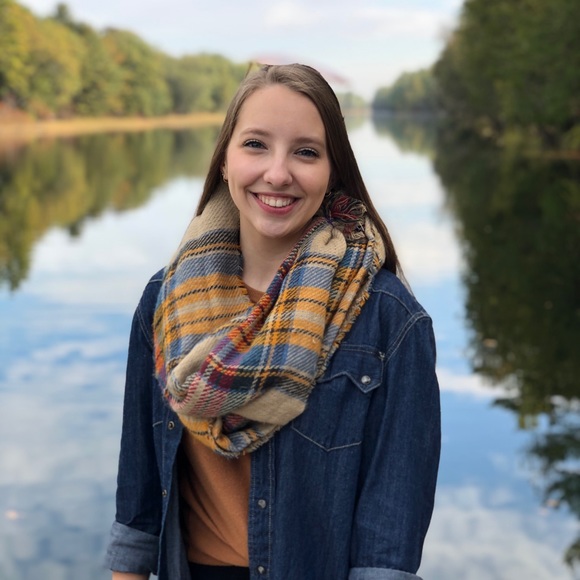 Meet your Posher, Emily - Picture 1 of 1